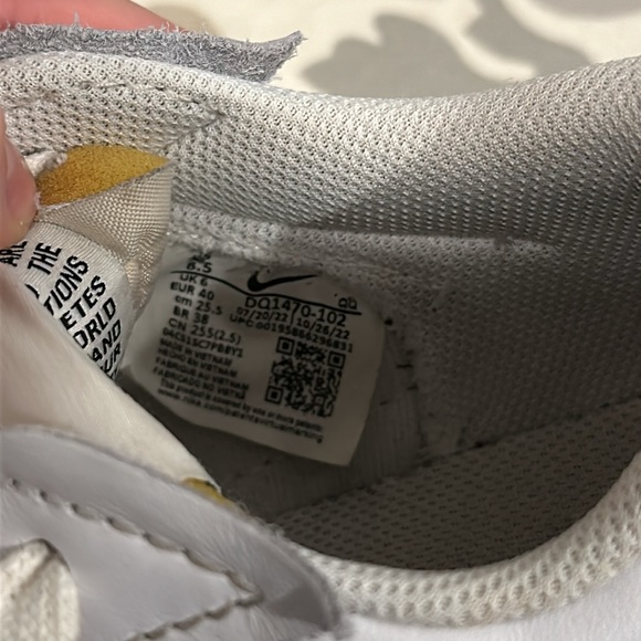 Nike Women’s Shoes 8.5 EUC - Picture 5 of 7